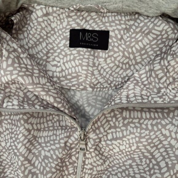 M&S Lightweight Packable Rain or Wind Jacket - Picture 7 of 12